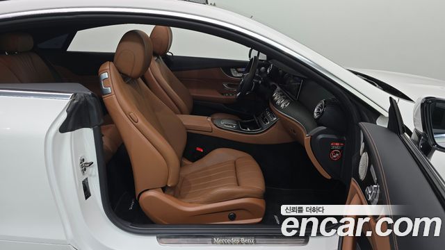 Mercedes-Benz E-Class 2023 — photo 16