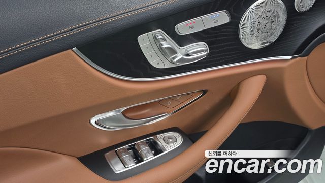 Mercedes-Benz E-Class 2023 — photo 28