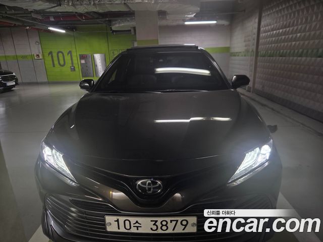 Toyota Camry 2019 — photo 1