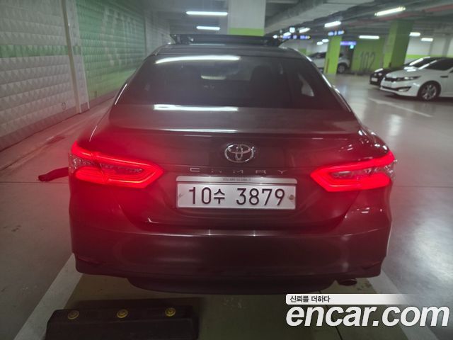 Toyota Camry 2019 — photo 2