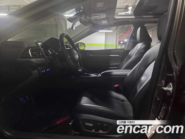 Toyota Camry 2019 — photo 9