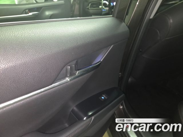 Toyota Camry 2019 — photo 13
