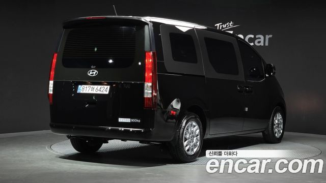 Hyundai Staria 2025 — photo 2