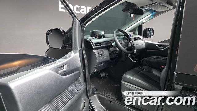 Hyundai Staria 2025 — photo 10