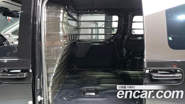 Hyundai Staria 2025 — photo 11