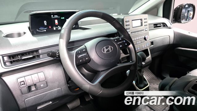 Hyundai Staria 2025 — photo 12