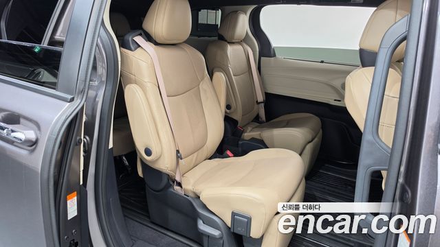 Toyota Sienna 2024 — photo 17