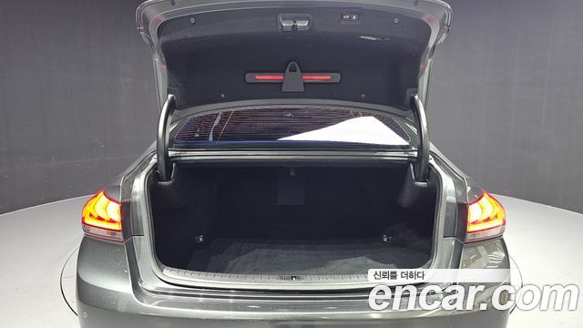 Genesis G80 2018 — photo 20