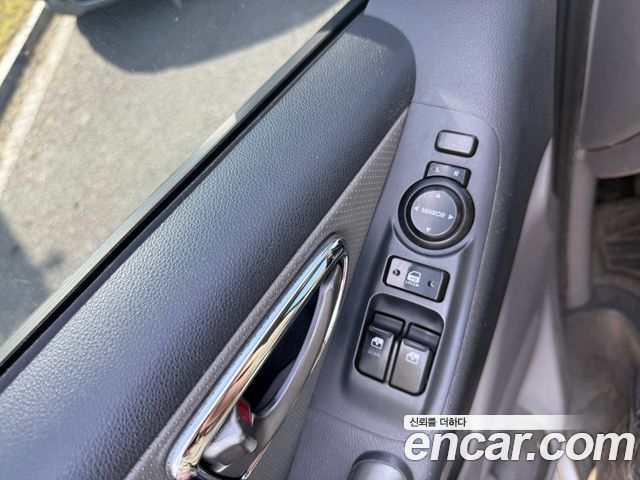 Hyundai Starex 2012 — photo 9