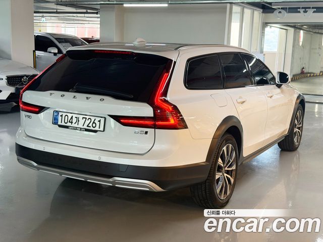 Volvo V90 2025 — photo 2