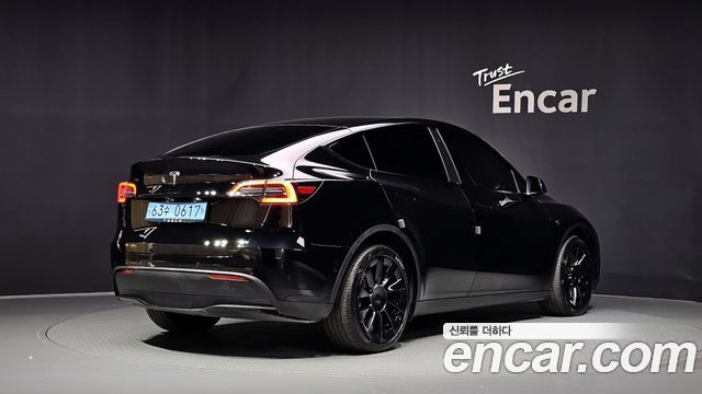 Tesla Model Y 2022 — photo 2