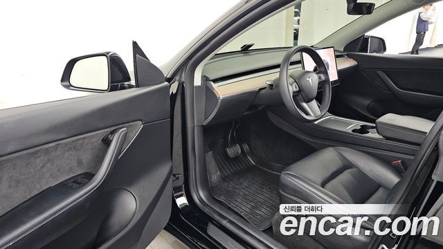 Tesla Model Y 2022 — photo 13