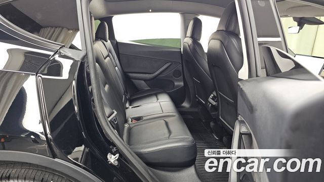 Tesla Model Y 2022 — photo 17