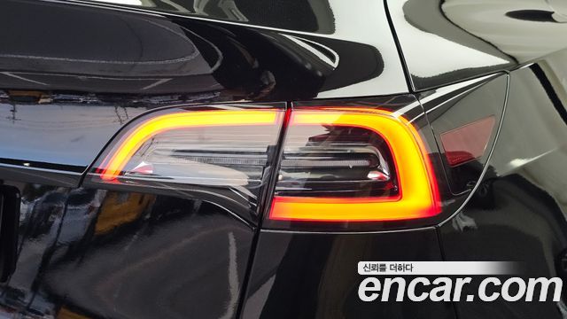Tesla Model Y 2022 — photo 9