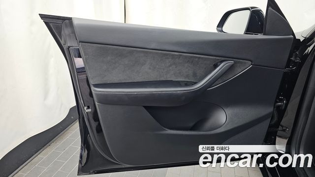 Tesla Model Y 2022 — photo 15