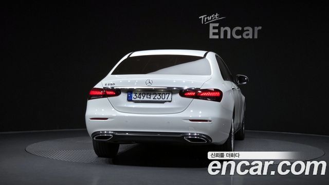 Mercedes-Benz E-Class 2022 — photo 4