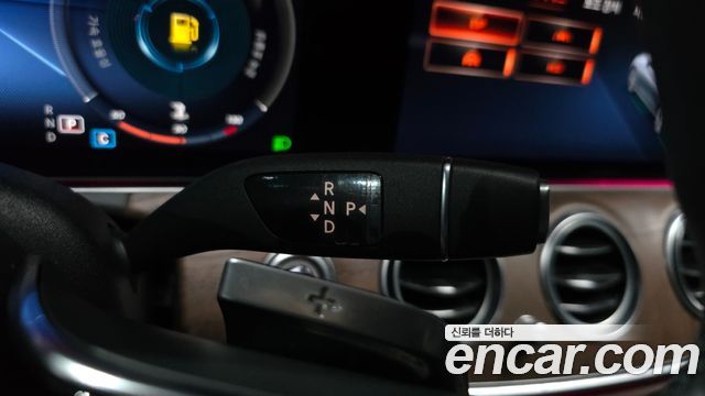 Mercedes-Benz E-Class 2022 — photo 12