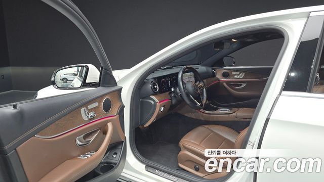 Mercedes-Benz E-Class 2022 — photo 13