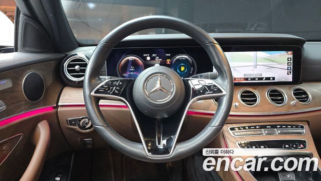 Mercedes-Benz E-Class 2022 — photo 19