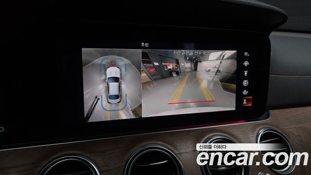 Mercedes-Benz E-Class 2022 — photo 20