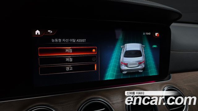 Mercedes-Benz E-Class 2022 — photo 21