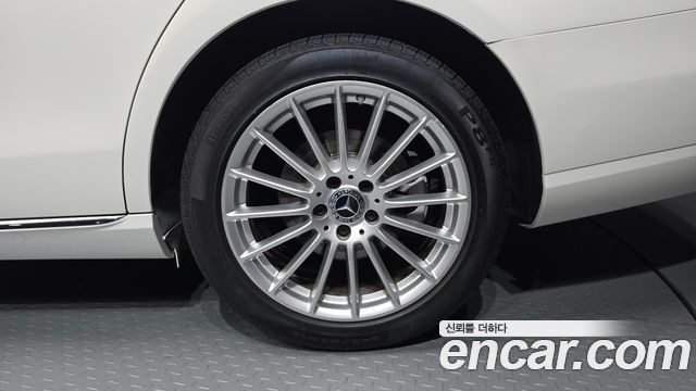 Mercedes-Benz E-Class 2022 — photo 7