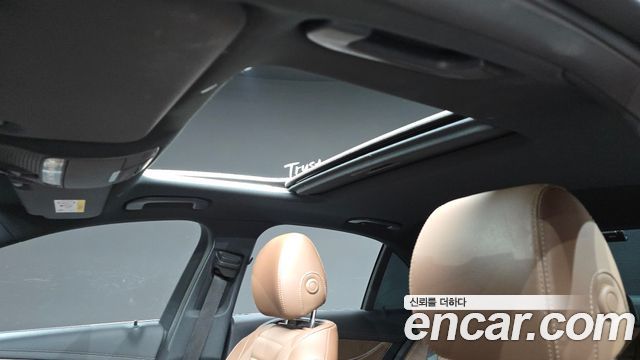 Mercedes-Benz E-Class 2022 — photo 35