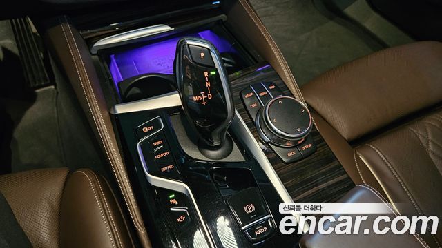 BMW 5-Series 2023 — photo 9