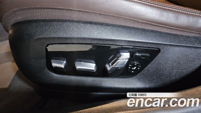 BMW 5-Series 2023 — photo 16