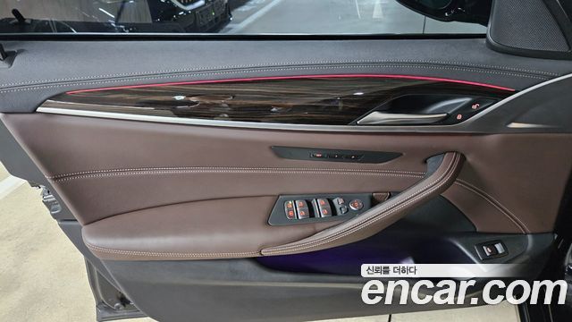 BMW 5-Series 2023 — photo 18