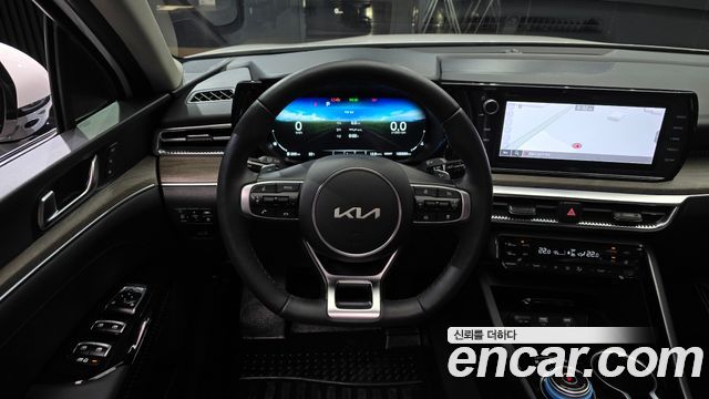 Kia K5 2022 — photo 13