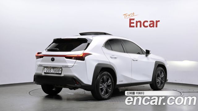 Lexus UX 2019 — photo 2