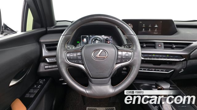 Lexus UX 2019 — photo 12