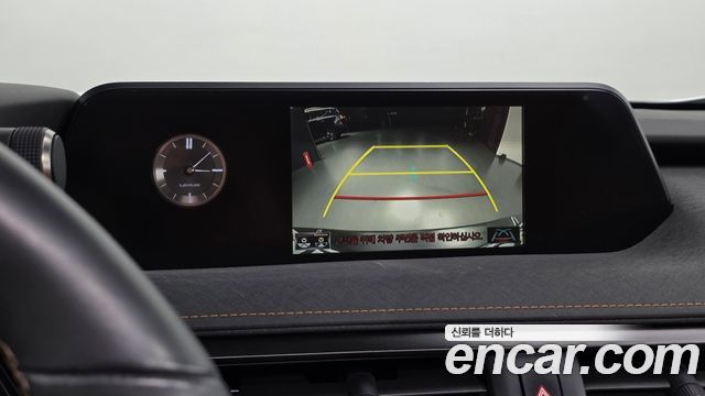 Lexus UX 2019 — photo 13
