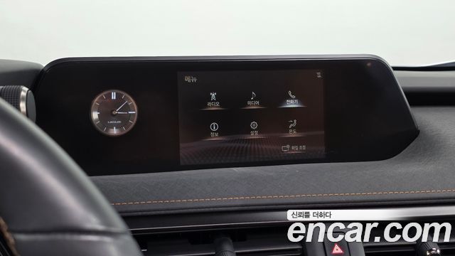 Lexus UX 2019 — photo 14