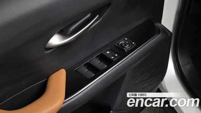 Lexus UX 2019 — photo 16