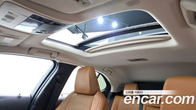 Lexus UX 2019 — photo 19