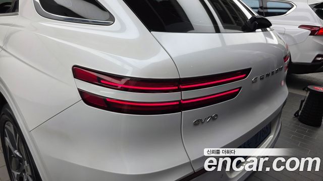 Genesis GV70 2022 — photo 9