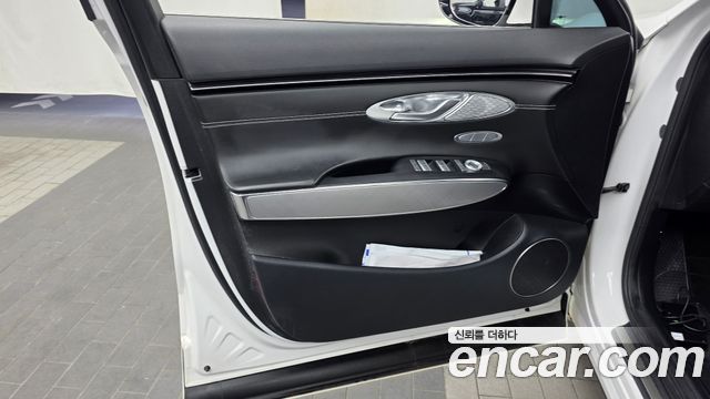 Genesis GV70 2022 — photo 14