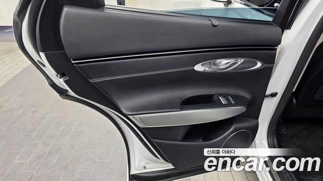 Genesis GV70 2022 — photo 15