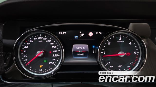 Mercedes-Benz E-Class 2018 — photo 11