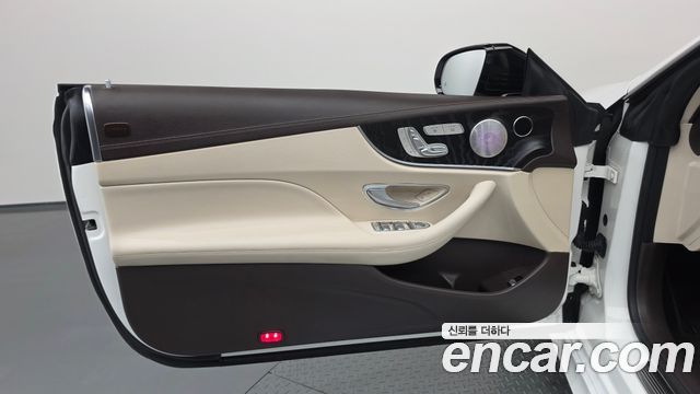 Mercedes-Benz E-Class 2018 — photo 14