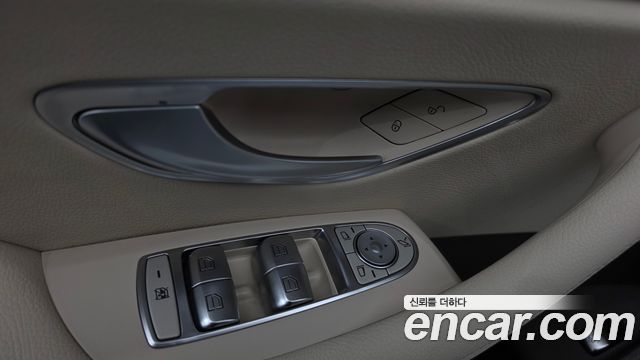 Mercedes-Benz E-Class 2018 — photo 27