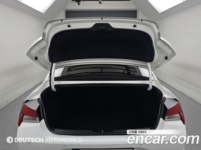 Hyundai AVANTE 2022 — photo 19
