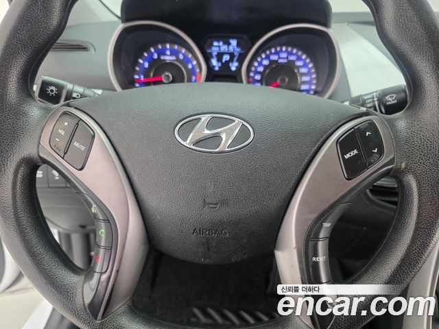 Hyundai AVANTE 2014 — photo 15
