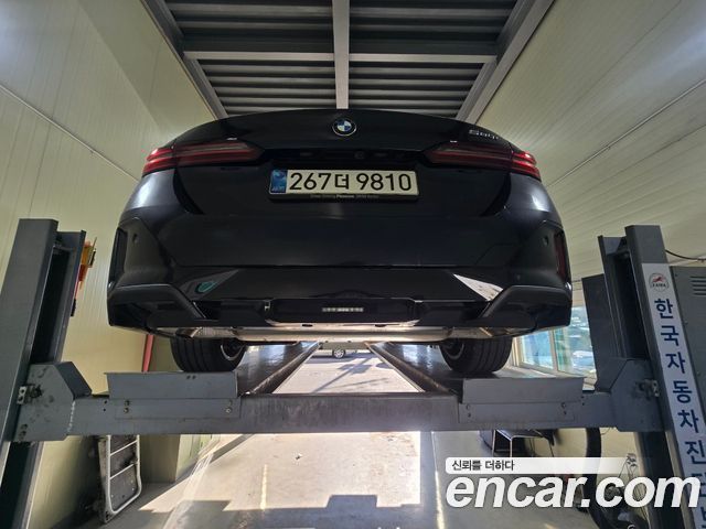 BMW 5-Series 2025 — photo 2