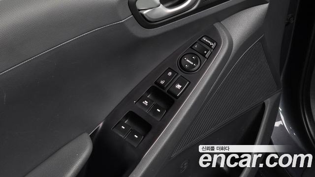 Hyundai Ioniq 2018 — photo 16