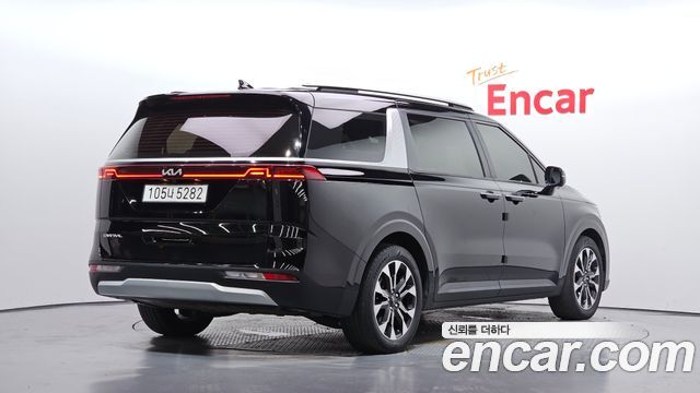 Kia Canival 2023 — photo 2