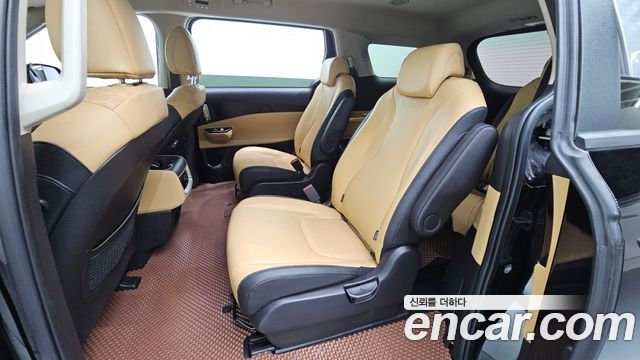 Kia Canival 2023 — photo 18