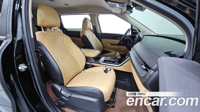Kia Canival 2023 — photo 16